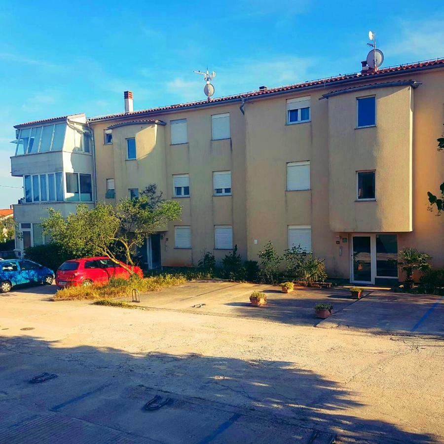 Apartment Alice Pula Bagian luar foto