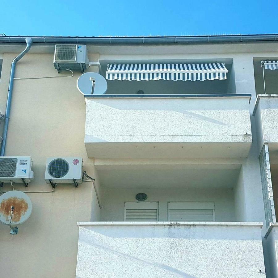 Apartment Alice Pula Bagian luar foto
