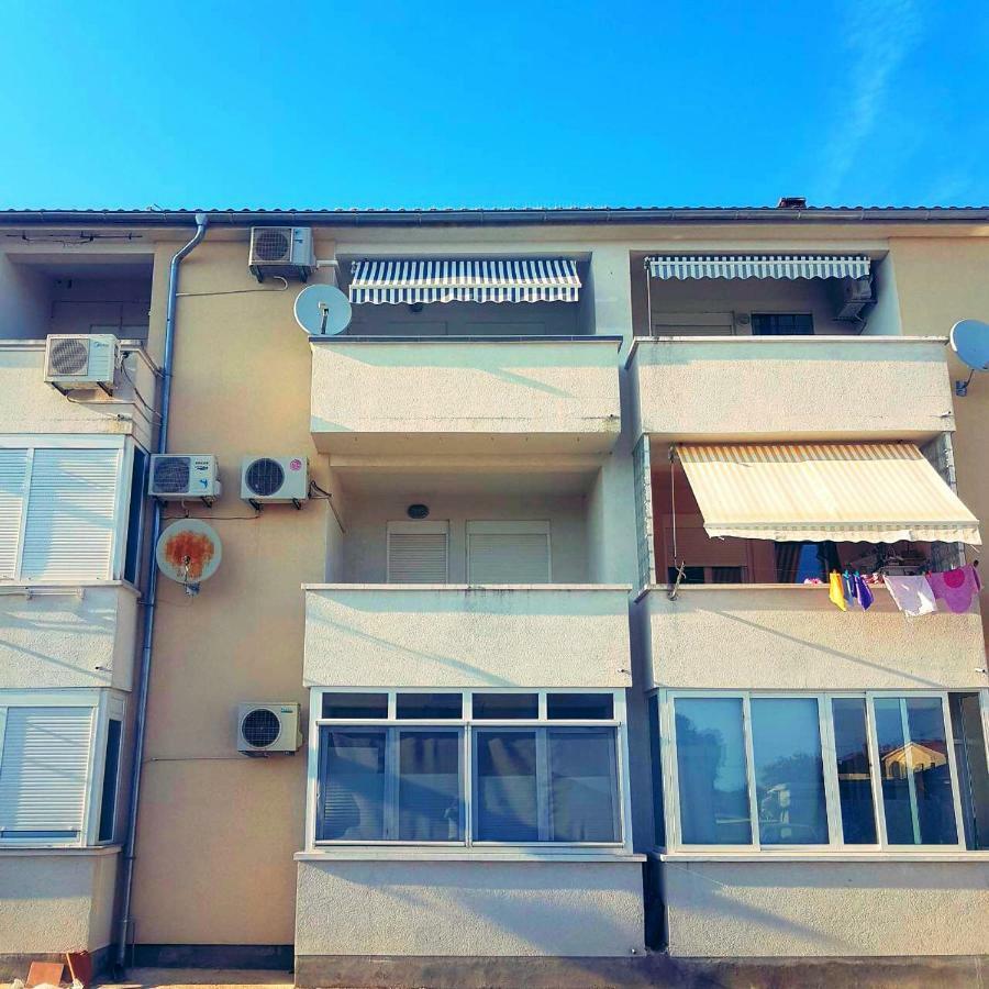 Apartment Alice Pula Bagian luar foto