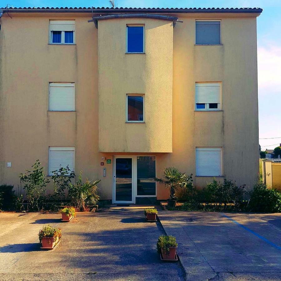 Apartment Alice Pula Bagian luar foto