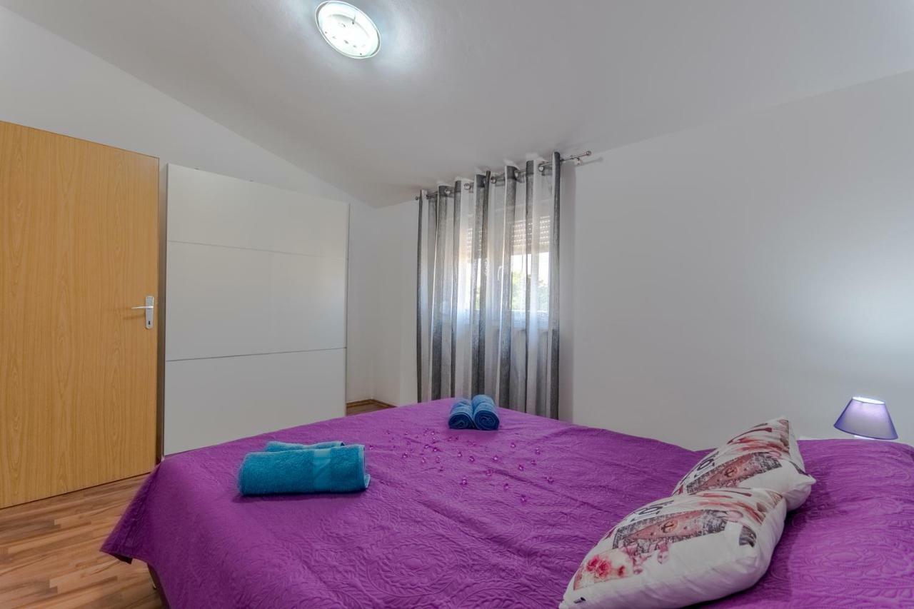 Apartment Alice Pula Bagian luar foto